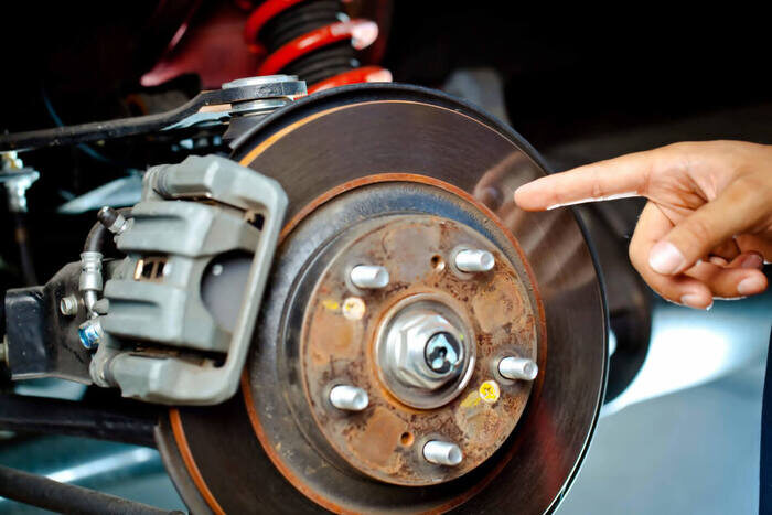 Быстрее всего из строя выходят тормозные колодки/ Фото: automd.ru