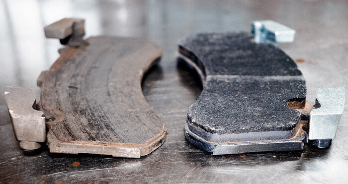 Изношенные автомобильные колодки/ Фото: amastercar.ru