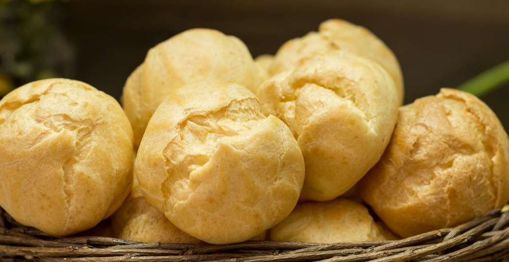 Профитроли, которые получаются! Завариваем, остужаем и вмешиваем яйца – без комков и нервов