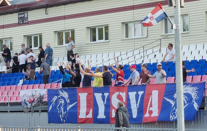8 июня болельщики из Лысьвы дружно и громко поддерживали свою команду в игре против ФК «Кунгур». И их любимцы сумели одержать волевую победу в гостях