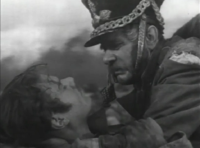 Пуговкин в роли раненого солдата в фильме Кутузов