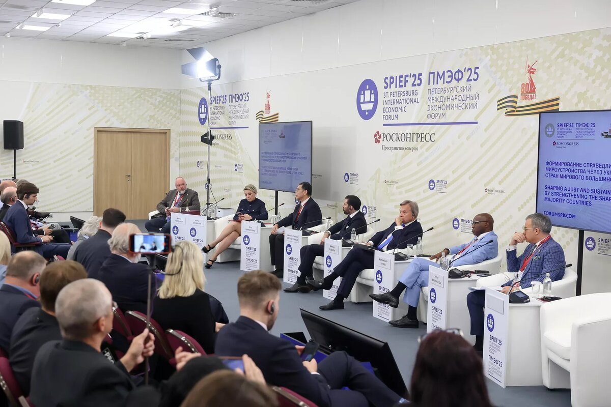 Официальный представитель МИД России Мария Захарова выступила на ПМЭФ-2025
© Photo : Росконгресс/Сергей Михайличенко