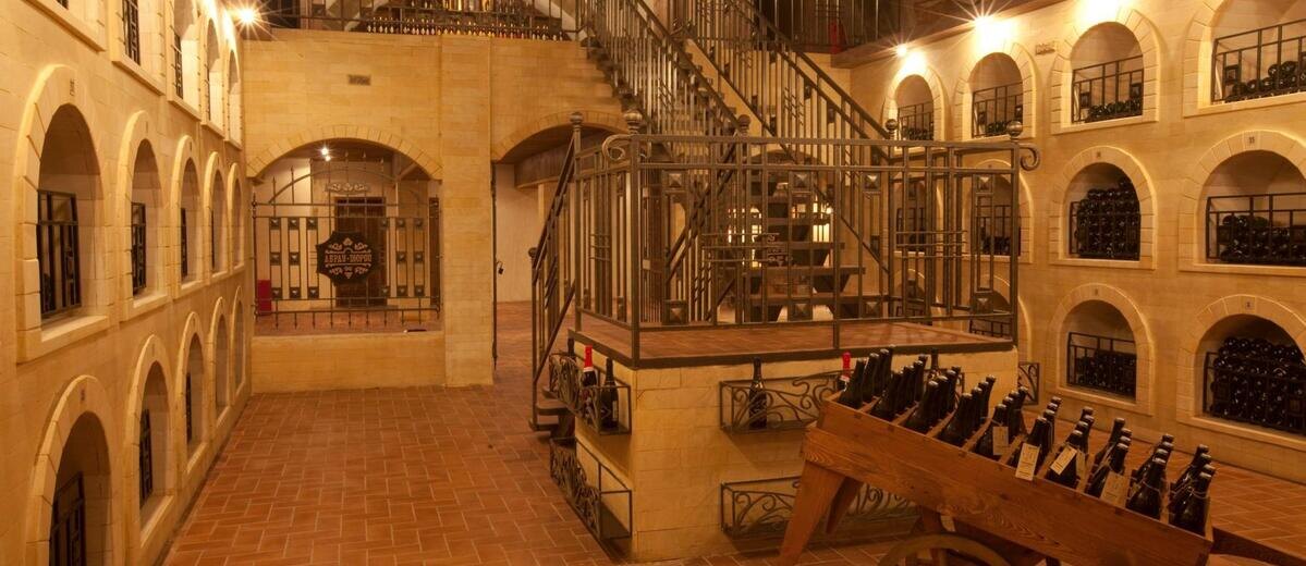 Один из дегустационных залов в путешествии "К виноградникам у моря"