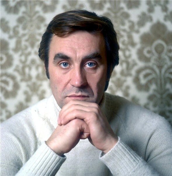 Анатолий Васильев в молодости