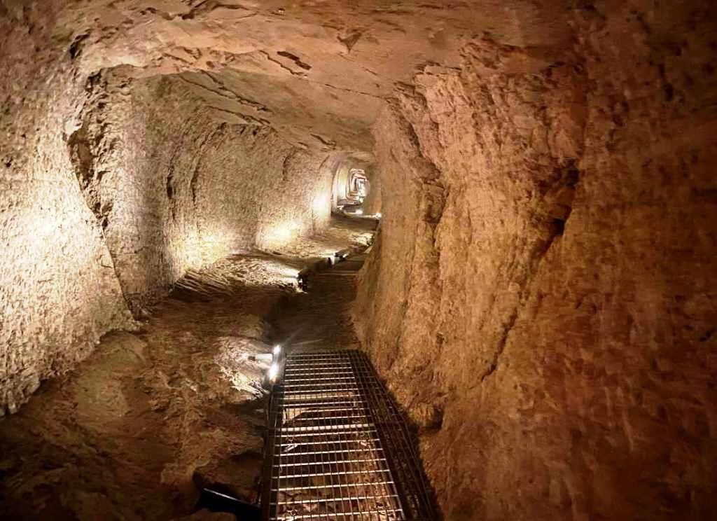 Эвпали́нов тоннель  (Самосский акведук)