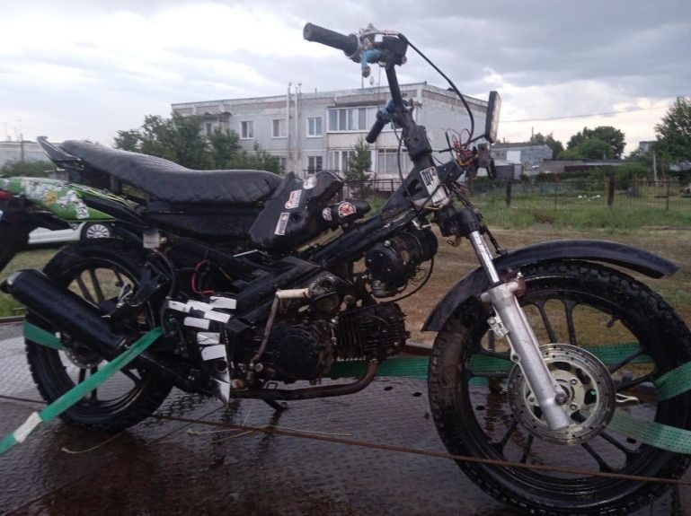    В Сакмарском районе подросток на мопеде попал в ДТП и сломал ногу Оренбуржье