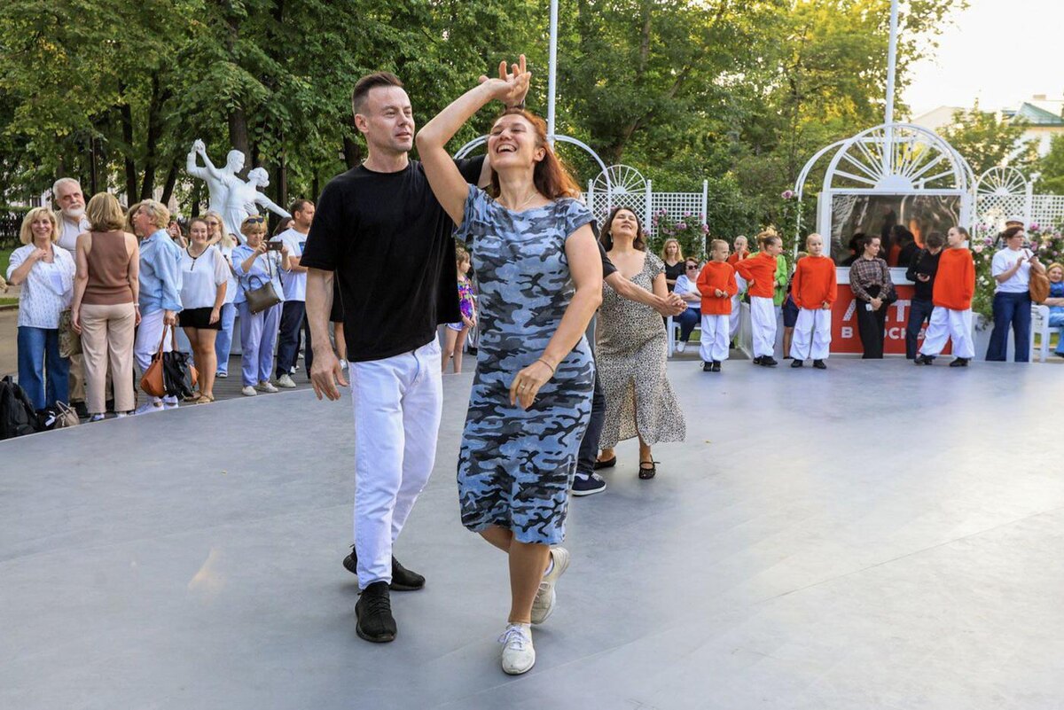 Пресс-служба Департамента торговли и услуг города Москвы
Чистопрудный бульвар: площадка "Улица. Танцы".