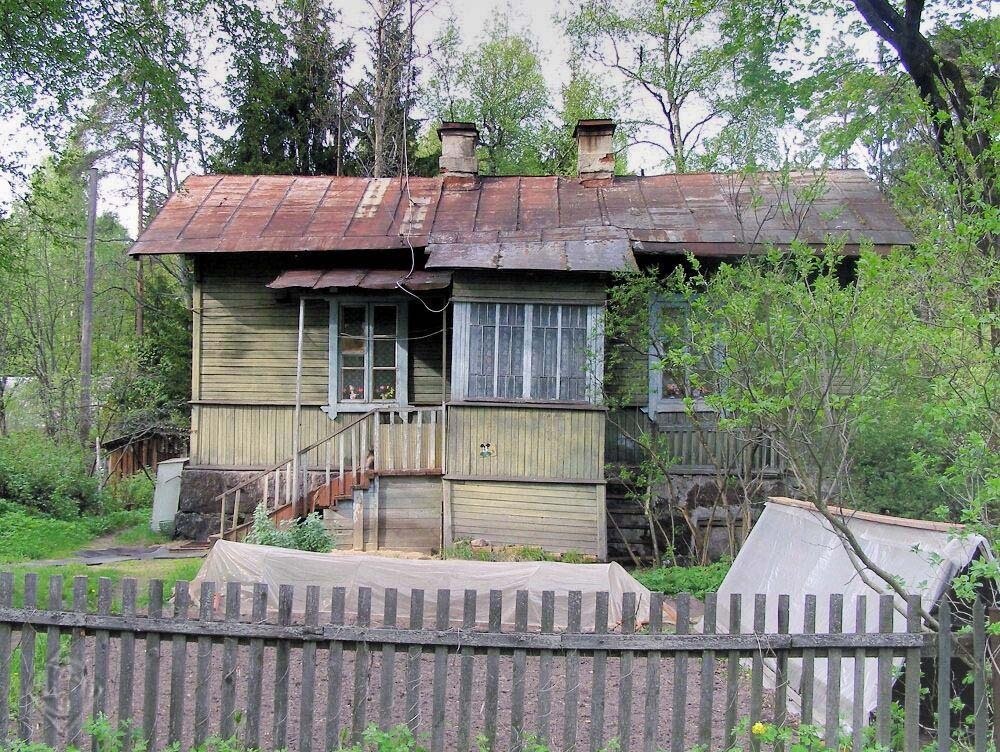 Новые штрафы за неухоженные участки и старые постройки, за крыши и окна домов