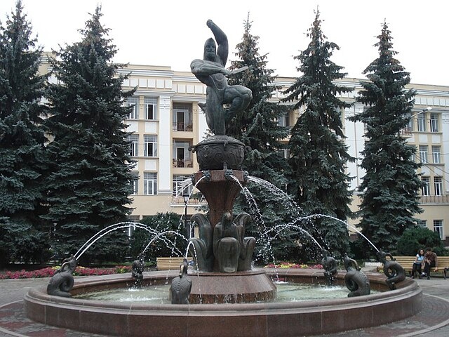 Памятник нарту Сослану во Владикавказе. Фото из свободных источников в Интернете.