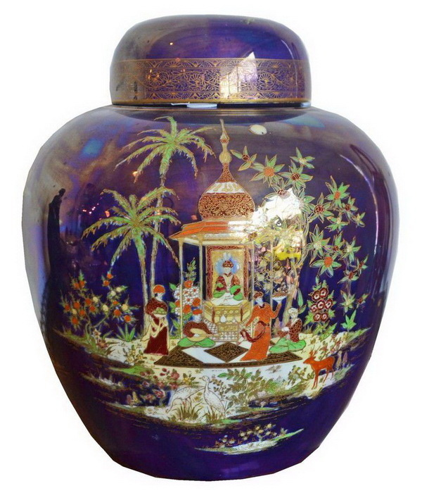 Ваза с персидским мотивом. 1894-1905 гг. Высота 31.5 см