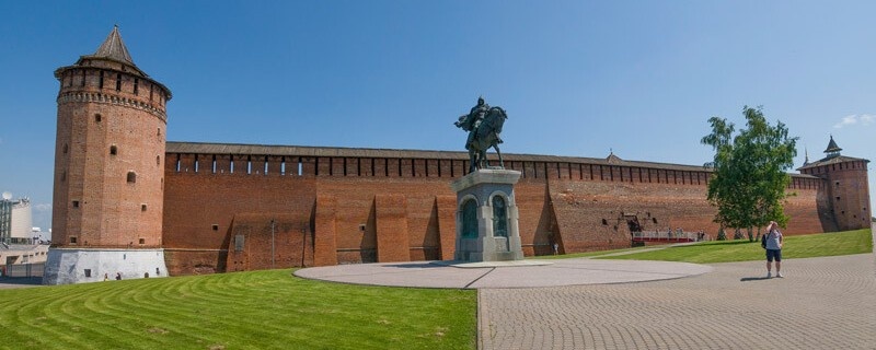 Коломна — подмосковный городок с кремлём и пастилой.