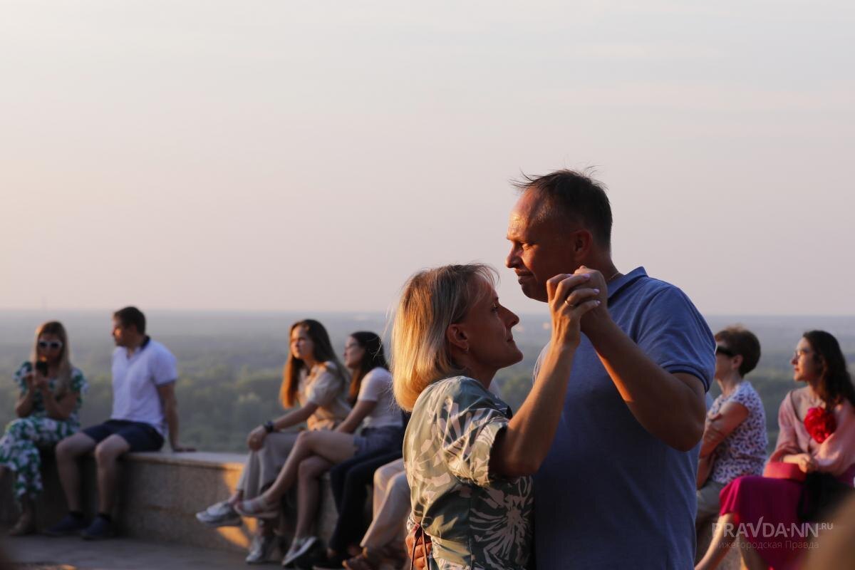    Как минимум девять «французских» поцелуев в сутки обогатят микробиом постоянных партнеров