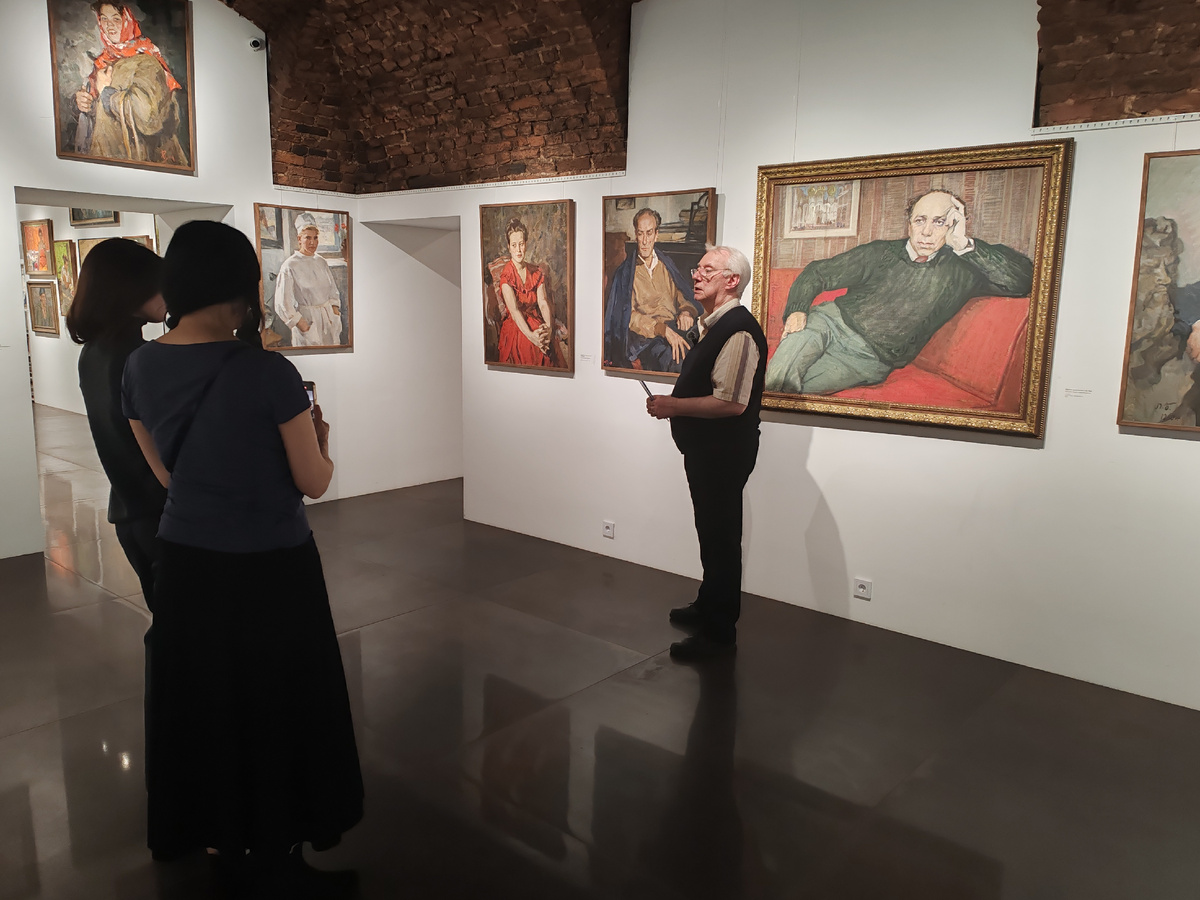 Экпозиция «Действующие лица. Портретная живопись Ленинграда» в галерее «Общество поощрения художеств» 