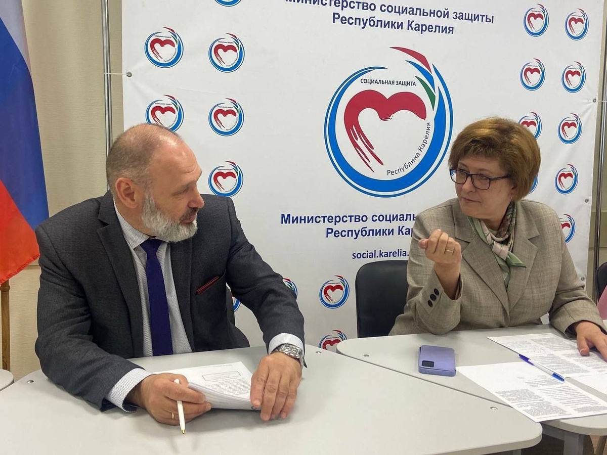    Геннадий Сараев и Ольга Соколова. Фото: Минсоцзащиты Карелии