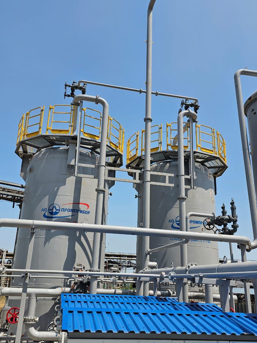 Адсорберы, наполненными активированным углем