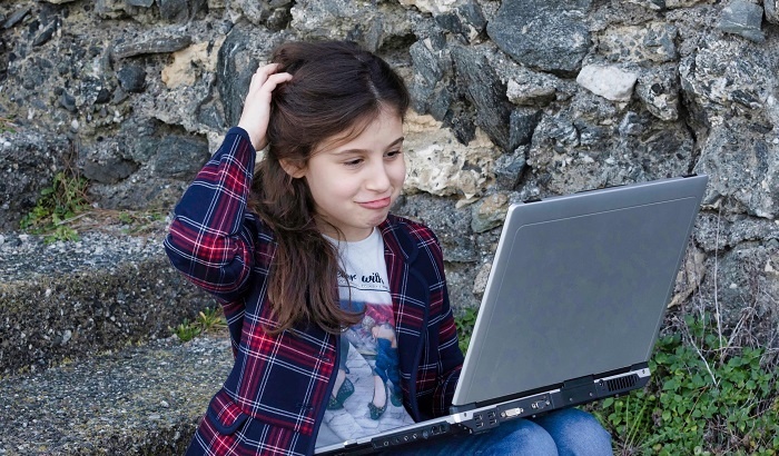    В Госдуме предложили отменить домашние задания из-за нейросетей