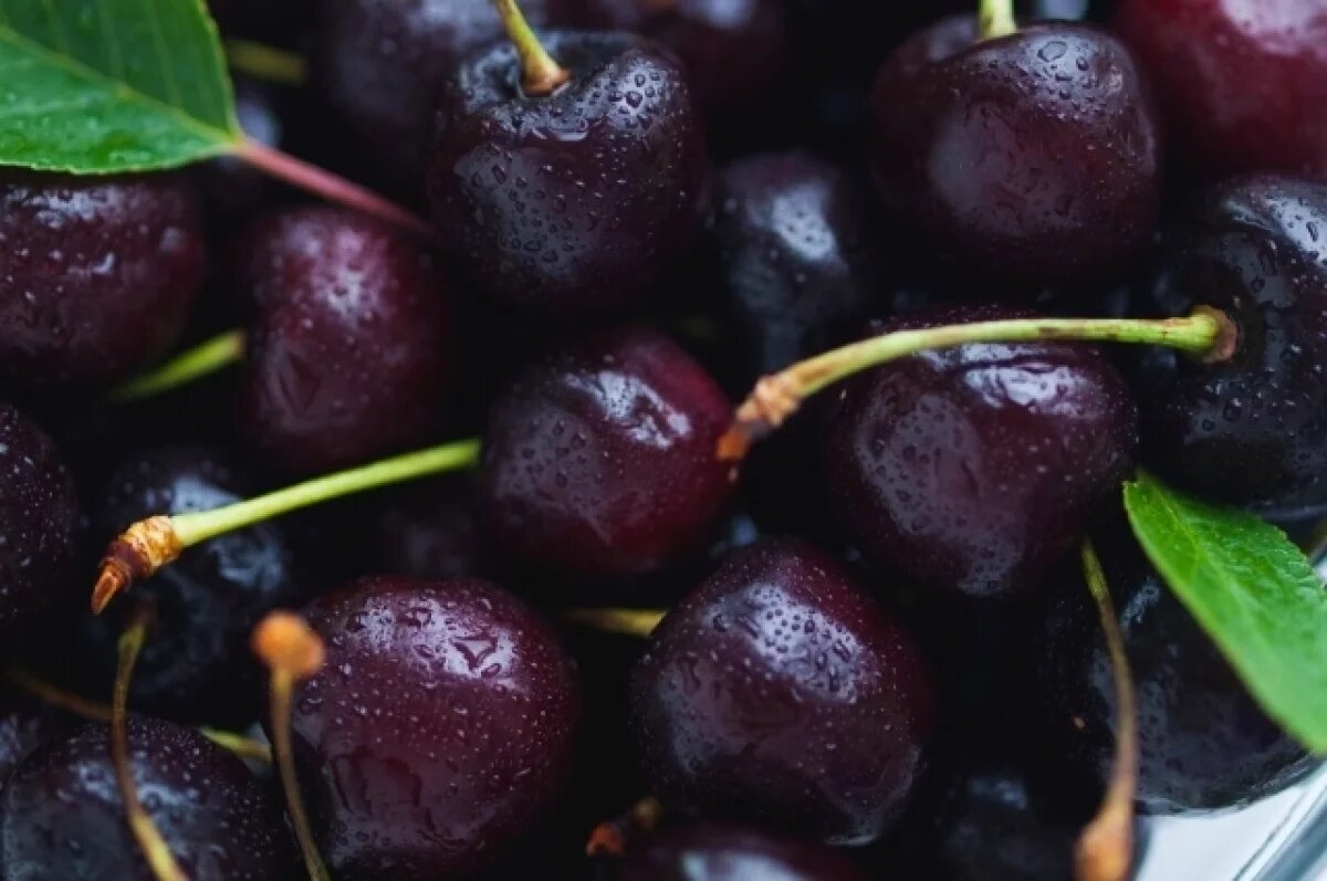    Саратовцев предупредили об опасности клубники и черешни