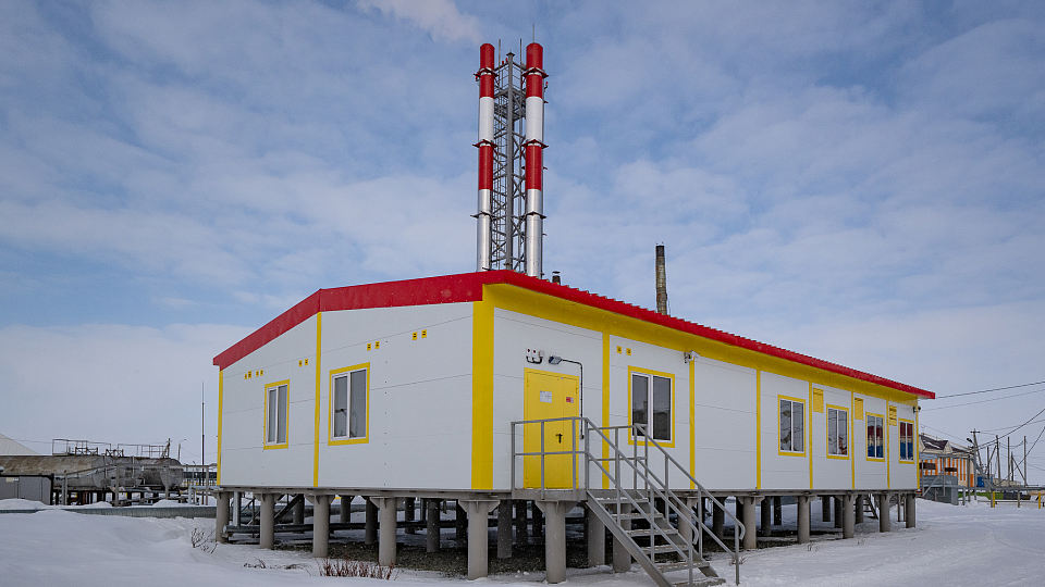 Ферменная дымовая труба для объекта «Комбинированная котельная установка мощностью 8 МВт», производитель Уральский завод дымоходов "Модуль". 3 дымовые трубы высотой 20 метров, диаметры 500/660, 600/760 мм. 