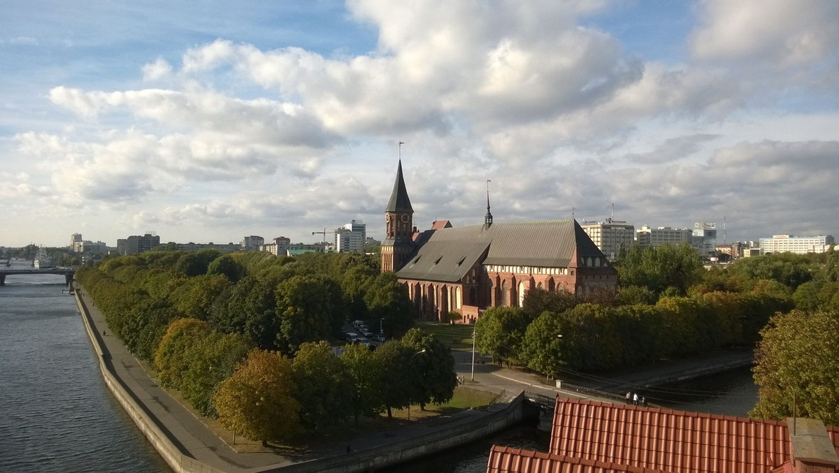 Красивый вид на остров Канта. Вид с маяка в Рыбной деревне.