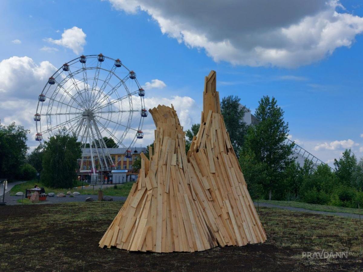    Инсталляции - часть проекта «Поле» художника Дани Пирогова