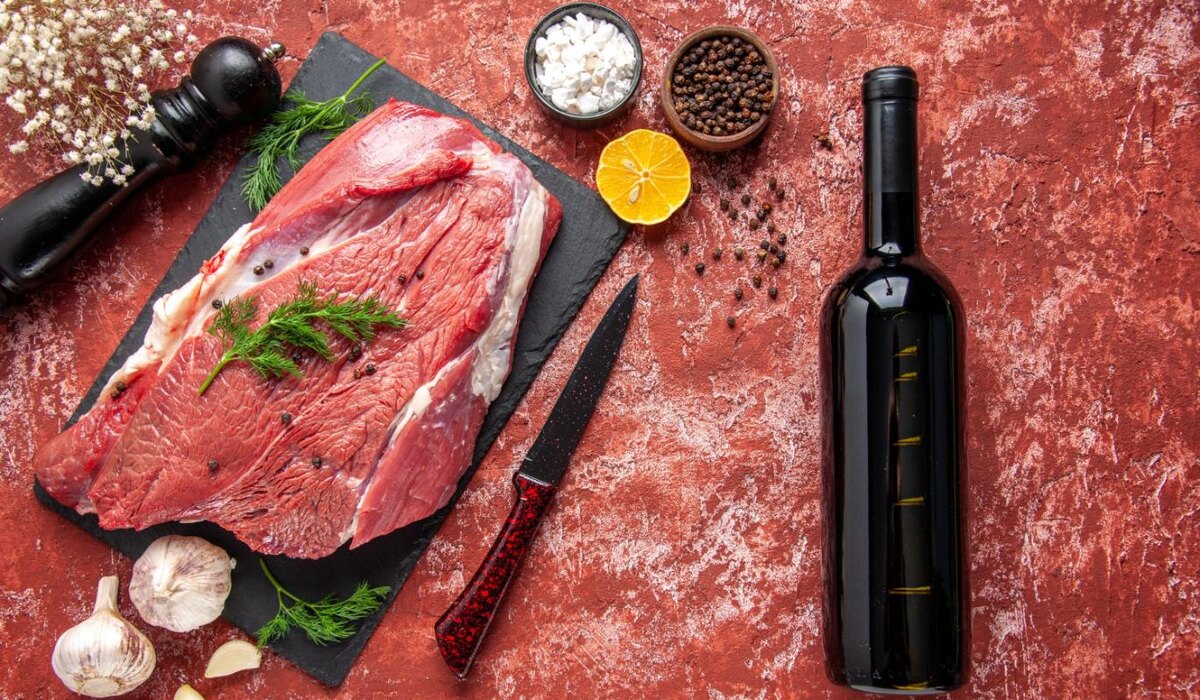     Алкоголь как маринад для мяса: когда спирт не для бокала, а для вкуса