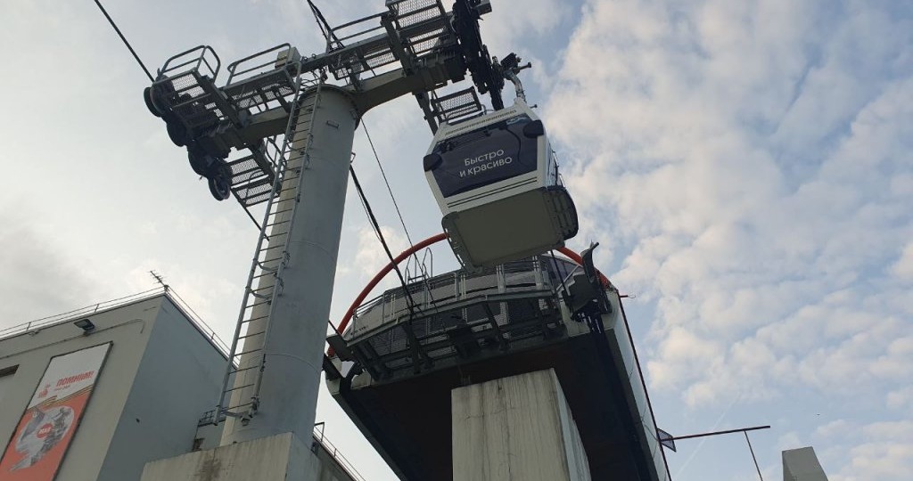 Кабинка канатной дороги в Нижнем Новгороде ехала с открытыми дверями