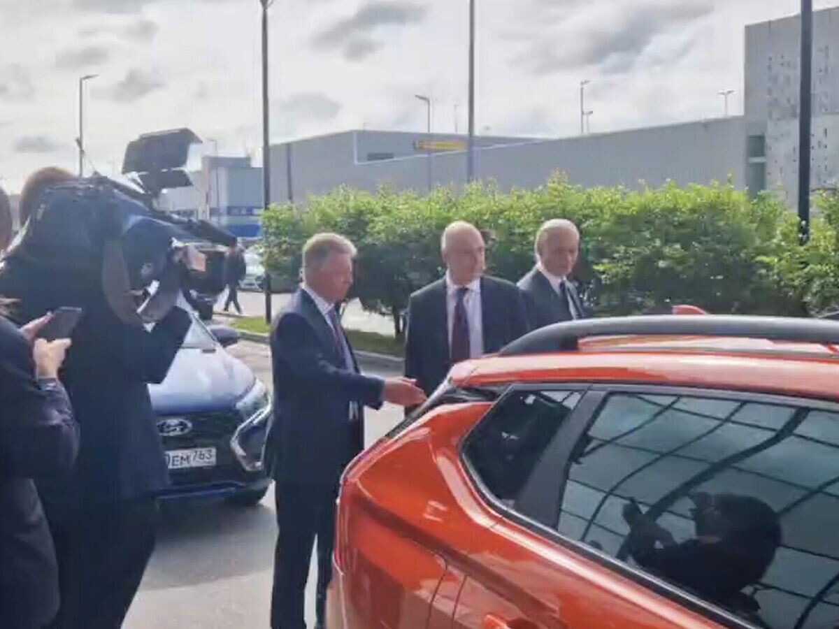    Силуанов осматривает новую модель "АвтоВАЗа" Lada Iskra© РИА Новости