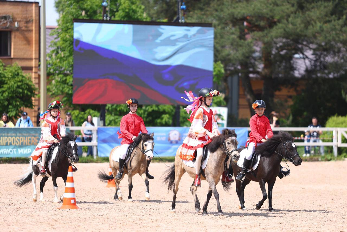Воспитанники Пони-клуба Ленинградского зоопарка