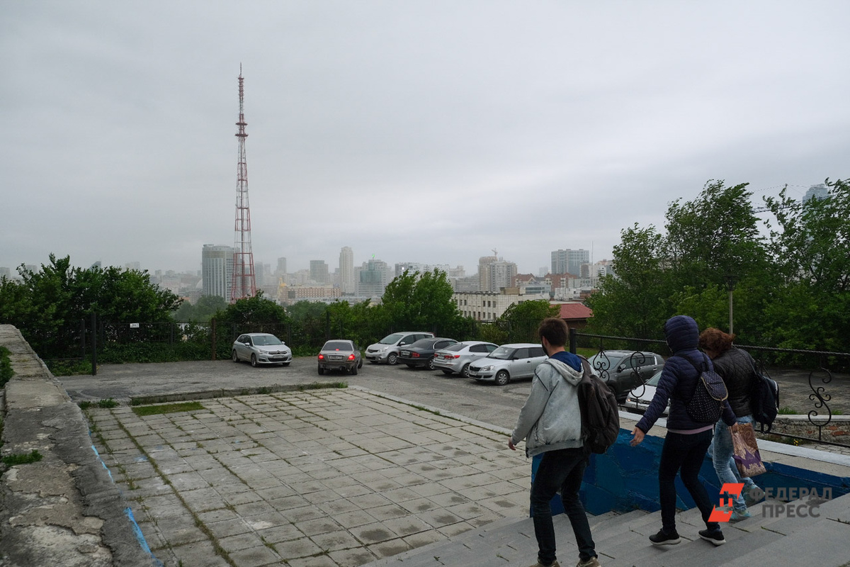 Ураганный ветер с порывами до 30 м/с привел к срыву крыш на домах.  Фото: ФедералПресс / Полина Зиновьева