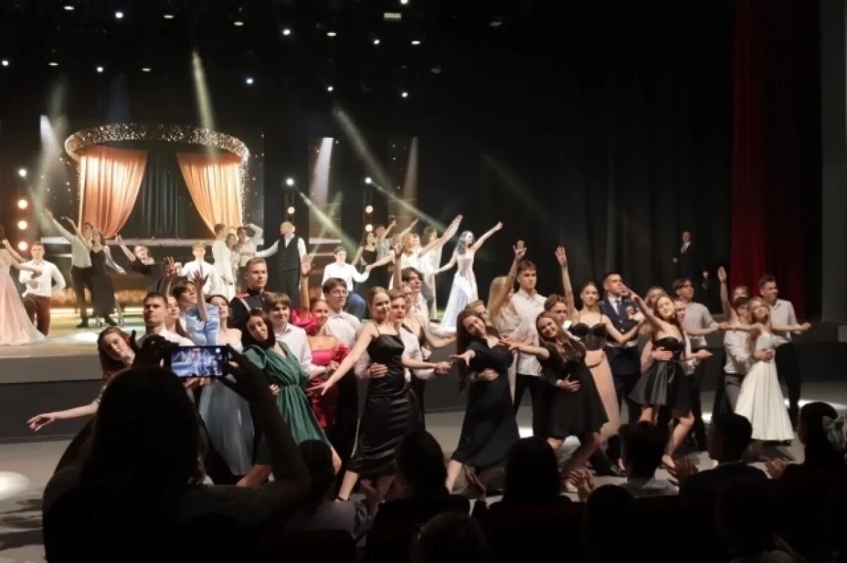    Погулять на миллион.