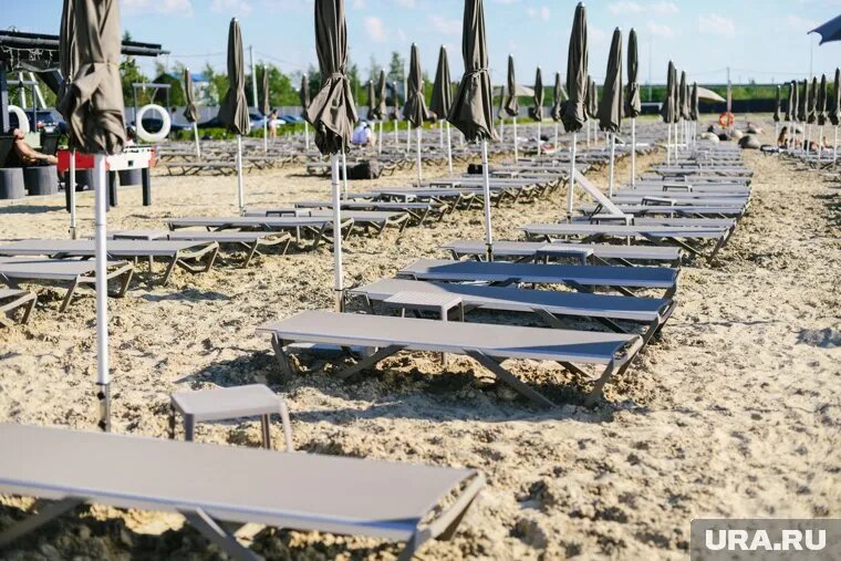 Новая дата открытия пляжа не сообщается. Фото: Никита Сабашников © URA.RU