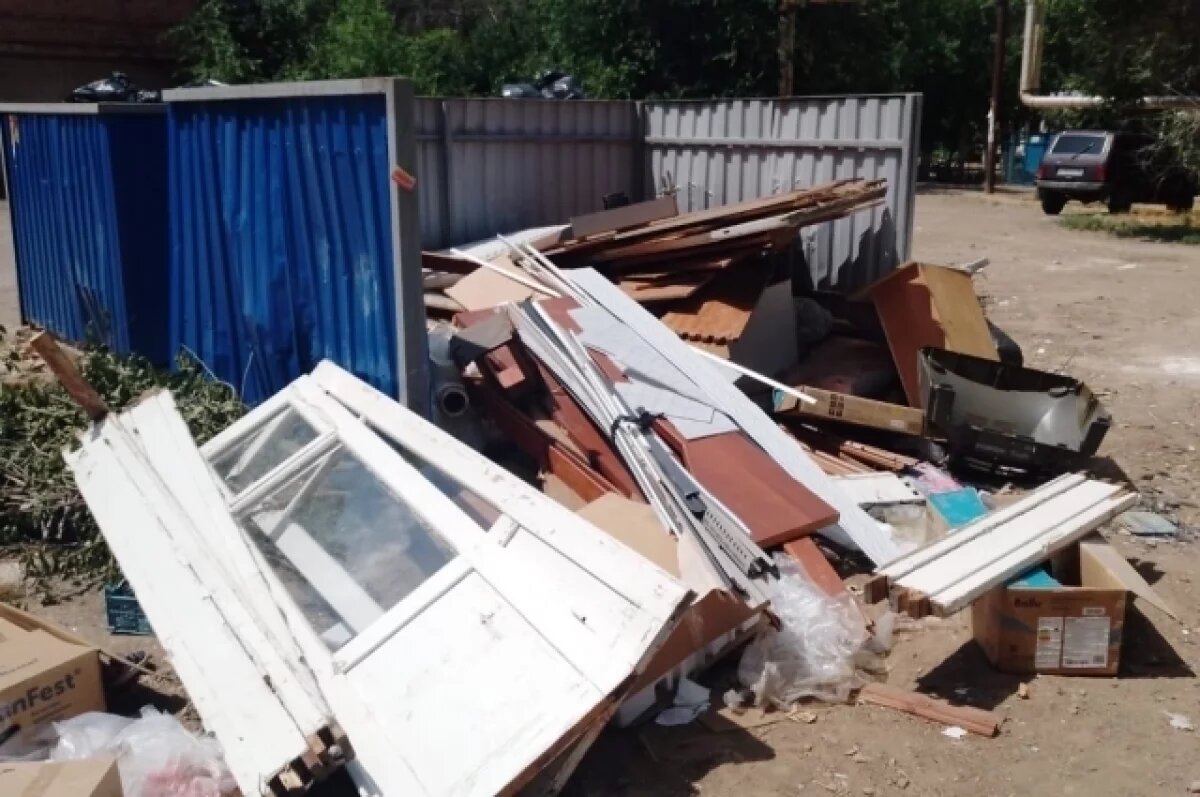    Астраханцы против строймусора: кто на самом деле должен убирать?