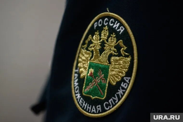 Обман выявили таможенники при сканировании посылки. Фото: Илья Московец © URA.RU