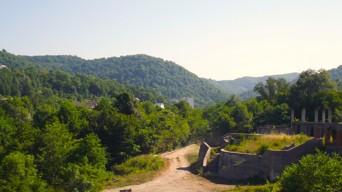 Посёлок Лоо, Лазаревский район, муниципальное образование «город-курорт Сочи», Краснодарский край. Фото автора. Июль 2012