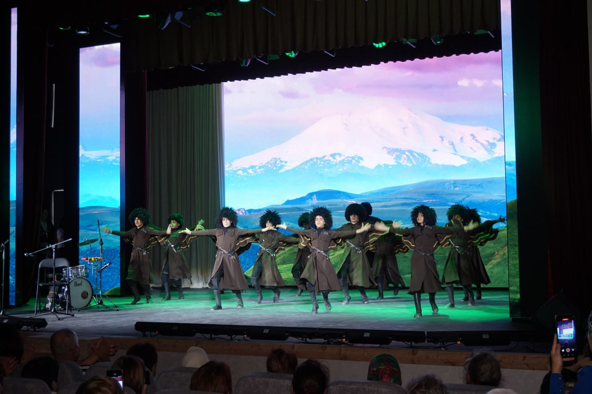 Кейс компании ГоризонтLED: экран на сцену ДК в станице Бекешевская