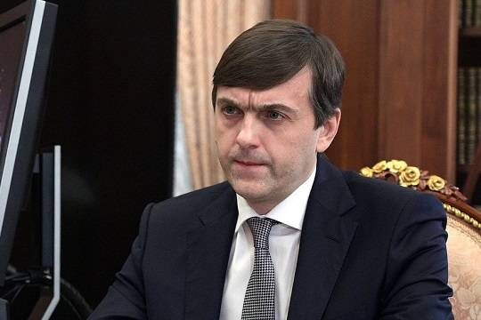    В Минпросвещения призвали повысить зарплаты учителям с учётом их нагрузки