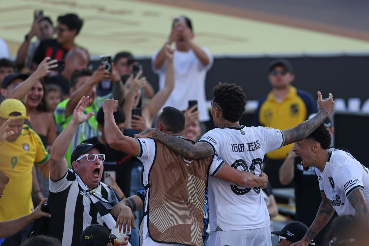 Игор Жезус.