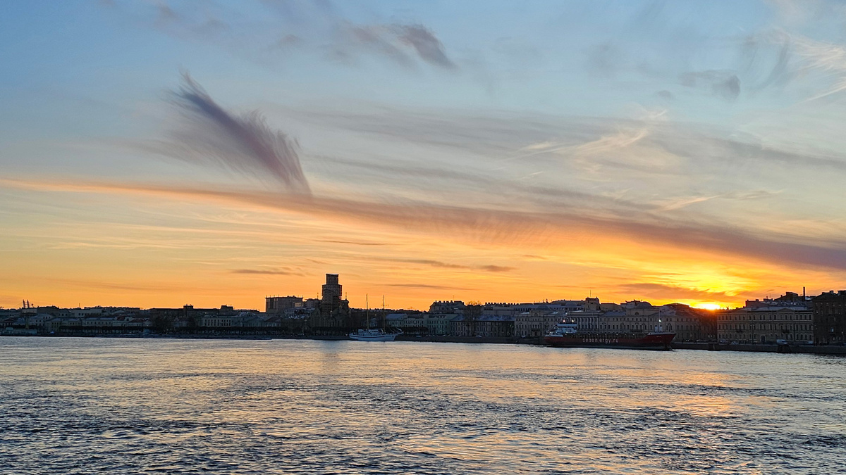 Вид на васильевский остров с благовещенского моста