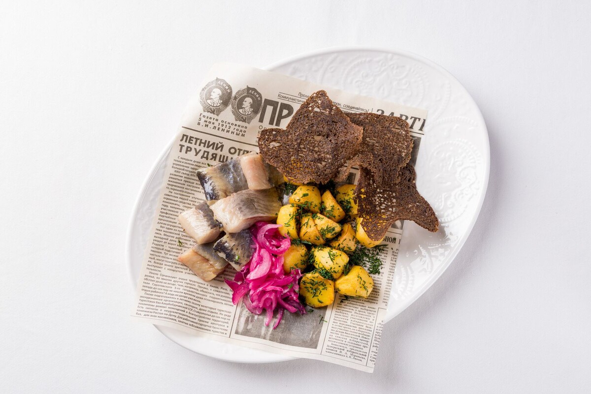 Каспийский залом в гранд-кафе «Dr. Живаго»