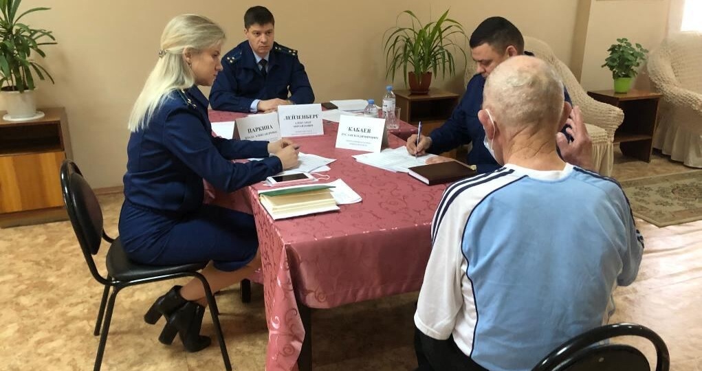 За отказ сохранить пенсионеру прожиточный минимум - прокуратура наказала судебного пристава