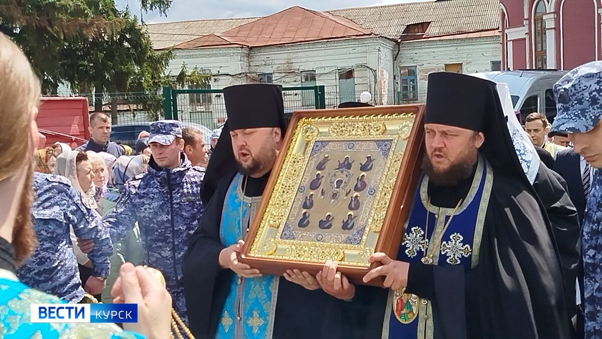    Куряне проводили главную святыню Курской земли в ее летнею резиденцию