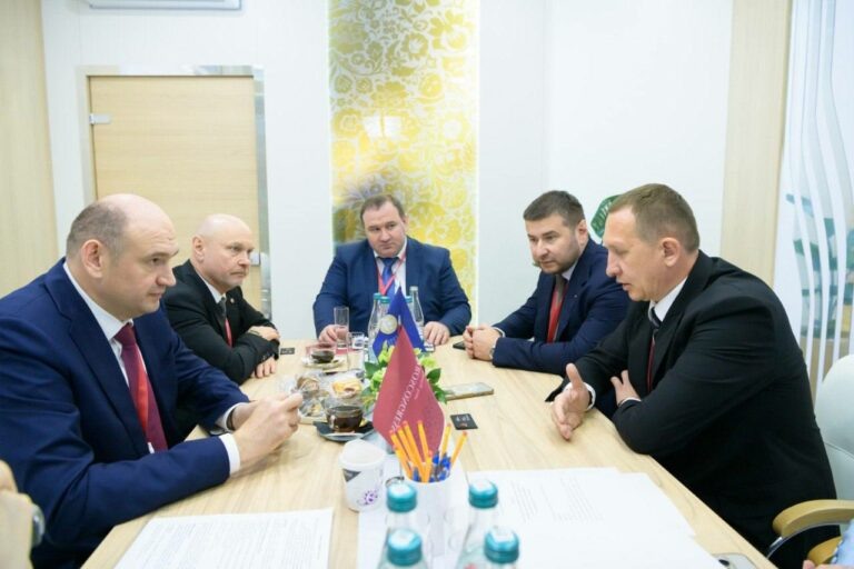    Оренбуржье и «Акрон Холдинг» обсудили производство зарядных станций для электромобилей Андрей Севостьянов