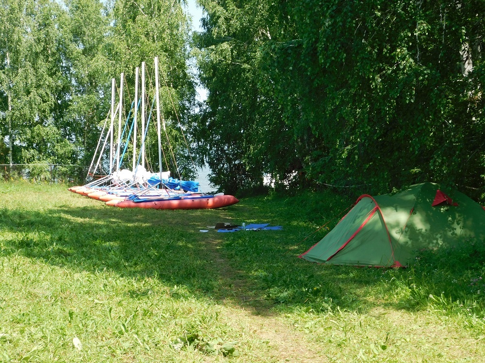    Новая площадка палаточного лагеря юных туристов с выходом к побережью.Фото Анны Зубаревой