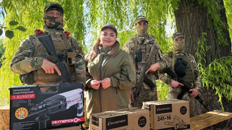 Надежда Ефремова с бойцами