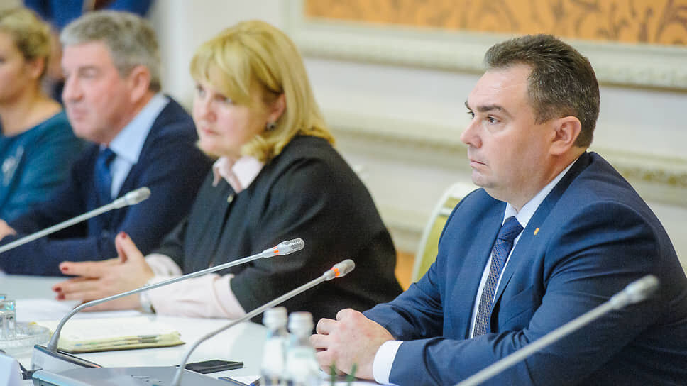 Андрей Пищугин (крайний справа).📷Фото: Правительство Воронежской области