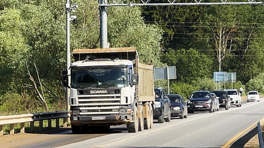 Пост весового контроля. Большегуз тралиционно обманывает его, сбрасывая скорость