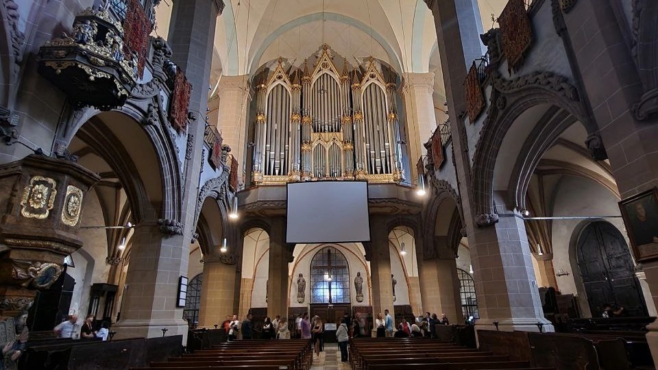 Органный концерт в Чёрной церкви в Трансильвании - что может быть готичнее?