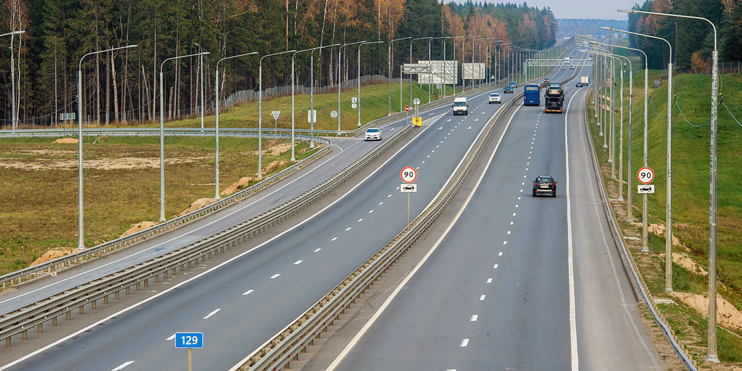 Почему на платной трассе М-4 "Дон" ограничение 90 км/ч, и могут ли оштрафовать за превышение: разобрался и рассказываю