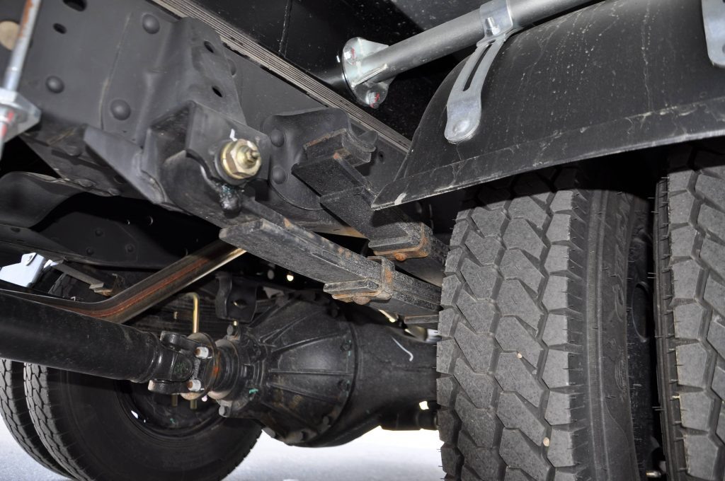 Задние рессоры переменной жесткости.