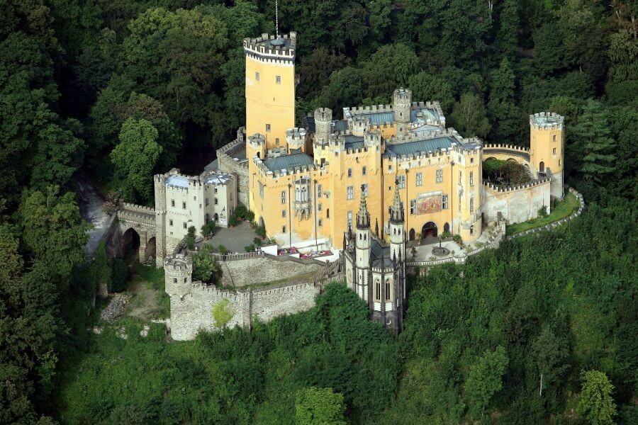 Вид на Штольценфельс. Источник: Яндекс картинки